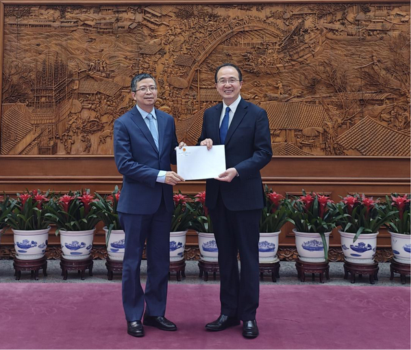 越南新任驻华大使向中国外交部递交国书副本