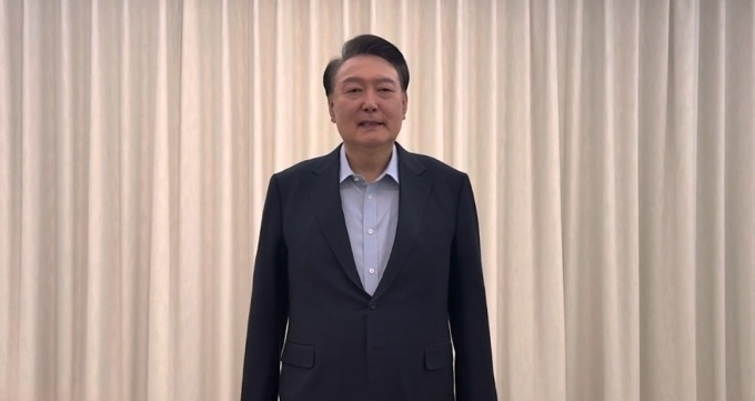 韩国总统尹锡悦被拘留 该国宪政史上第一个被捕现职总统