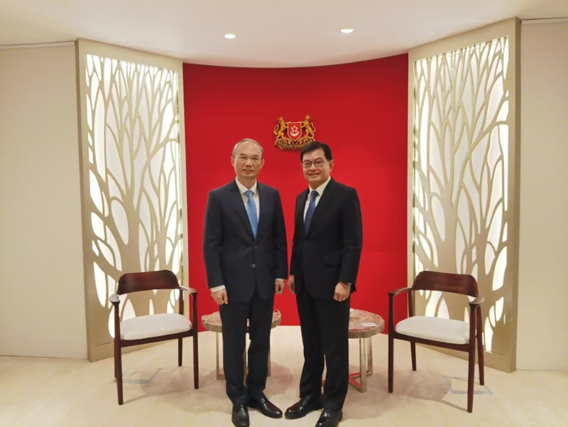 中国驻新加坡大使曹忠明会见新加坡副总理王瑞杰