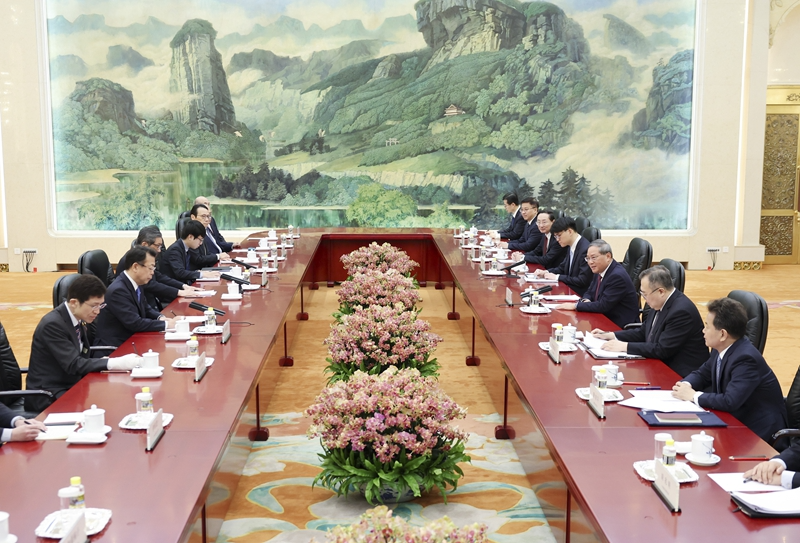 中国总理李强会见日本执政党代表团：当前中日关系处在改善发展的关键期