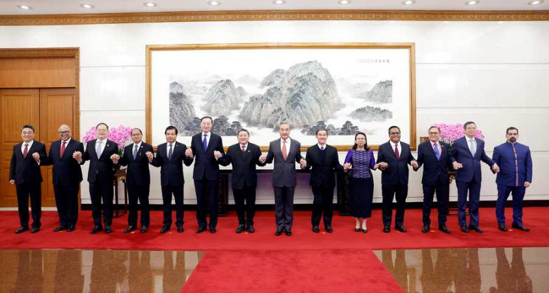 中国外长会见东盟国家驻华使节：中国将继续坚定支持东盟中心地位