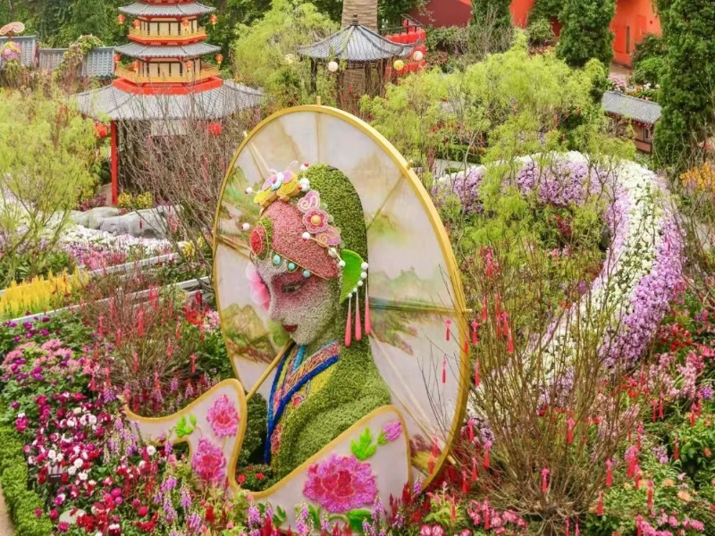 新加坡“2025春花盛开之白蛇传”花展开幕  
