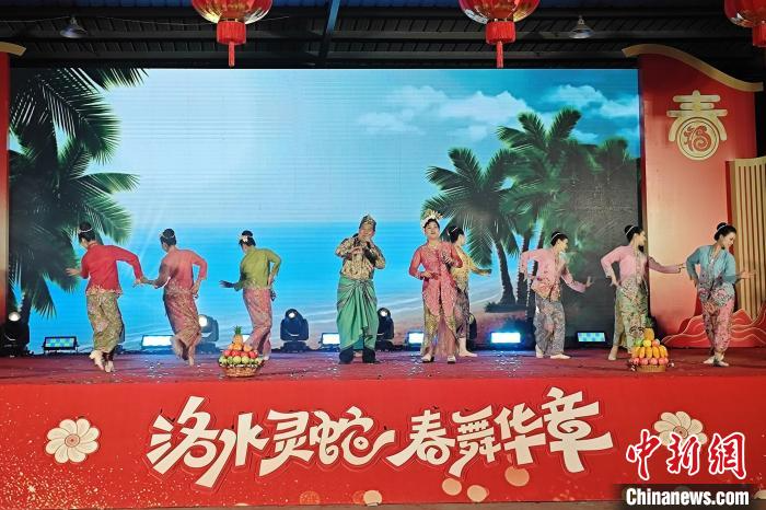 中国“巴厘村”年味渐浓：蒸糕歌舞贺新春