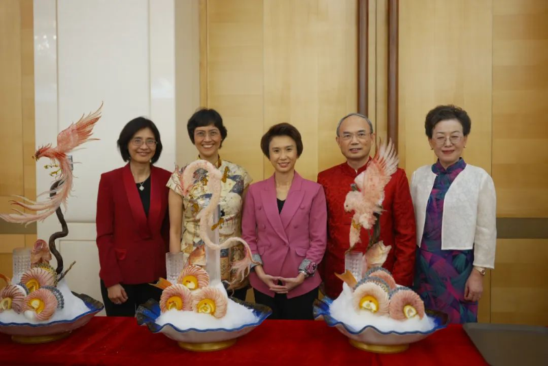 中国驻新加坡使馆举行“行走的年夜饭”迎新春活动