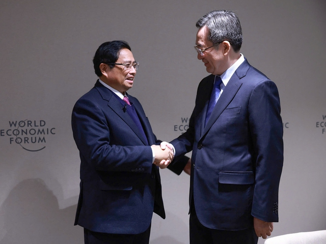 中国副总理丁薛祥会见越南总理范明政