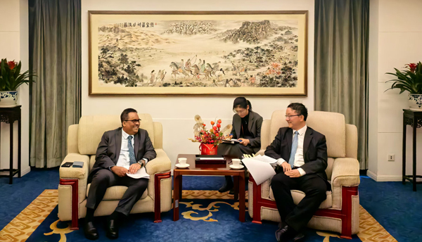 中国外交部官员会见马来西亚驻华大使