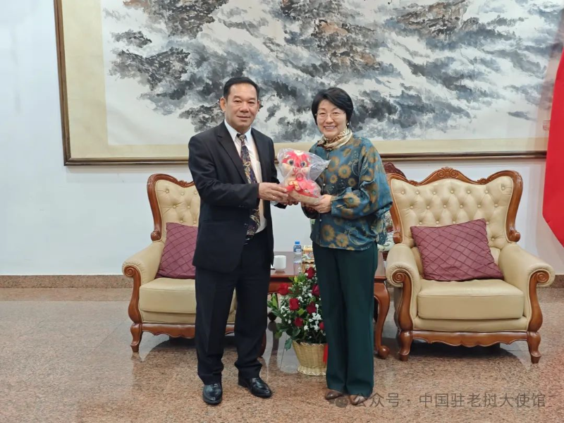老挝宣传机构和媒体负责人到中国驻老挝大使馆祝贺新春