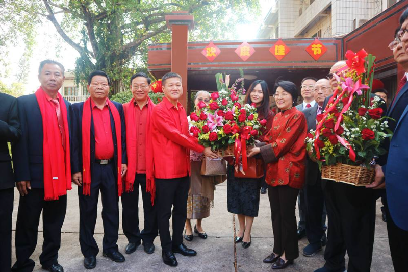 老挝侨界代表到中国驻老挝大使馆拜年