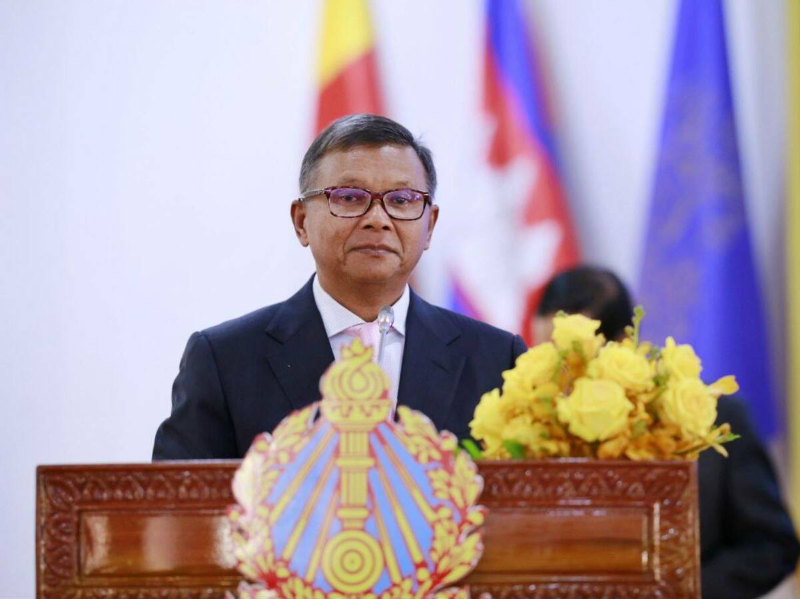 柬埔寨副首相兼教育青年体育部大臣强调教育改革六大重点
