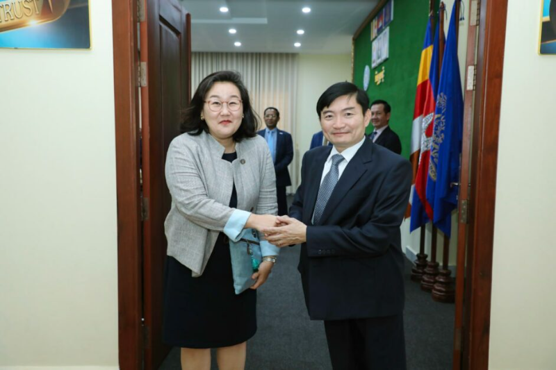 柬埔寨劳工和职业培训部大臣会见韩国国际协力机构代表团  就合作事宜展开讨论