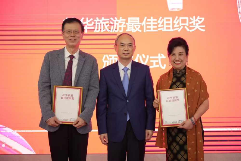 中国驻新加坡使馆举办“中新互免签证周年庆”