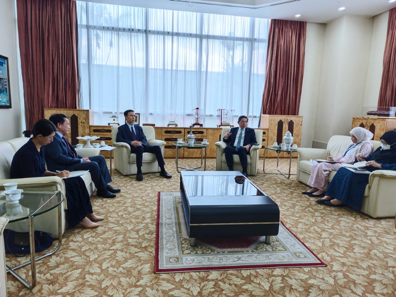 中国驻文莱大使会见文莱首相府部长兼财经主管部长刘光明