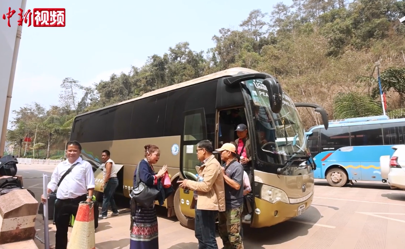 【澜湄印象】首个东盟国家免签旅游团入境中国西双版纳