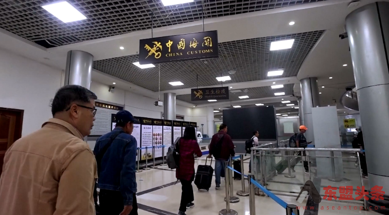 首个东盟国家免签旅游团经中老边境磨憨口岸入境中国西双版纳