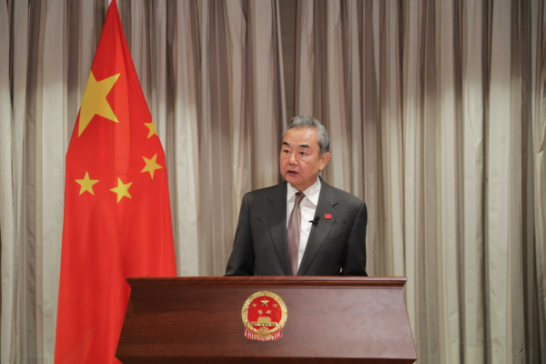 中国外长向联合国人权理事会第58届会议高级别会议发表视频致辞