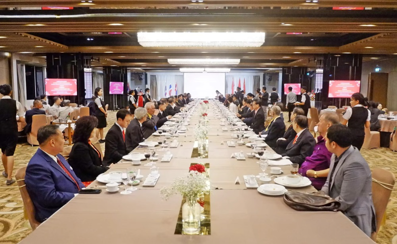 泰国宋卡府泰中侨团联合会暨各姓氏宗亲会举办晚宴欢迎新任中国驻宋卡总领事汪志坚