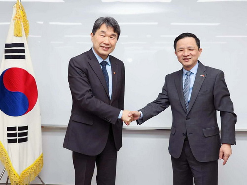 中国驻韩国大使拜会韩副总理兼教育部长官 加强友好合作最符合双方根本利益