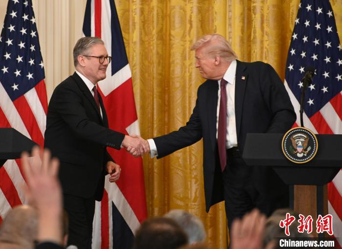 美国总统特朗普与英国首相斯塔默在白宫会晤