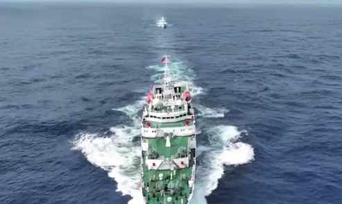 中国海警位中国黄岩岛领海及周边区域开展执法巡查
