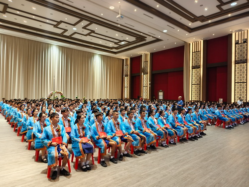 泰北地区最大华校清迈崇华新生华立学校举行2024学年毕业典礼 360名学生毕业 