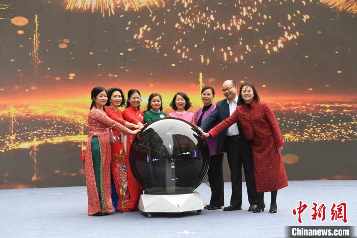 中越边民共庆“三八”国际妇女节