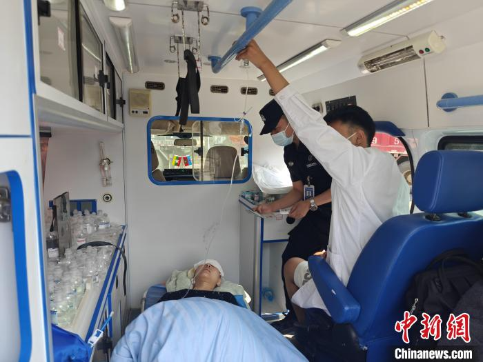 中缅边境勐啊口岸开通“绿色通道”救助急症旅客