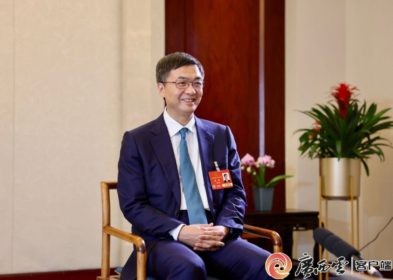 广西壮族自治区党委书记陈刚在北京接受越南媒体采访