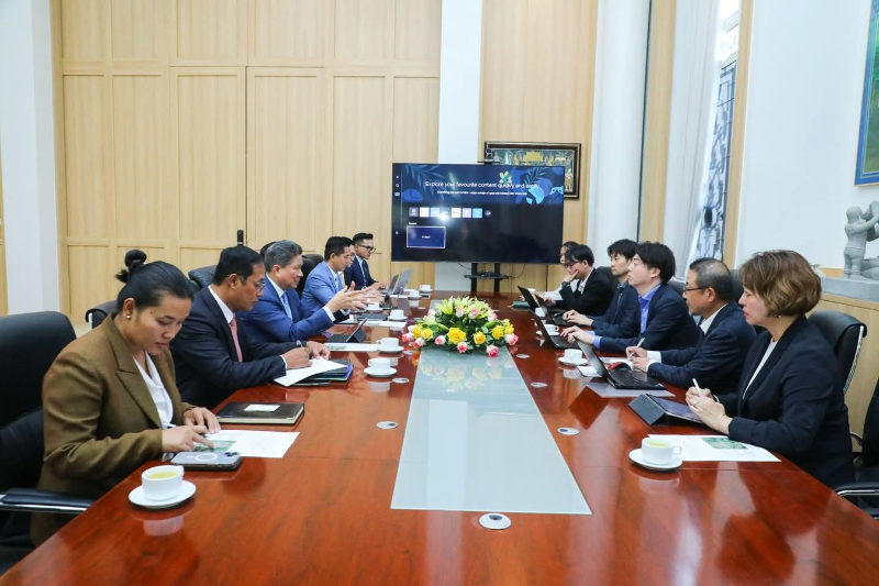 柬埔寨副首相兼柬埔寨发展理事会第一副主席会见Oriental Consultants Global公司代表团
