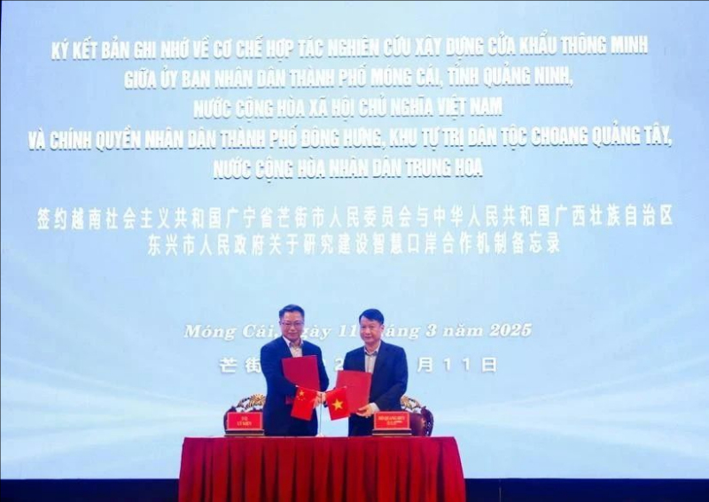 越南广宁省芒街市与中国广西壮族自治区东兴市促进各领域友好合作座谈会在广宁省举行