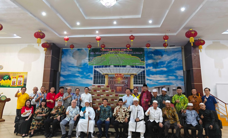 中国驻棉兰总领馆与印尼苏北省伊斯兰教团体共同举办斋月物资捐赠活动