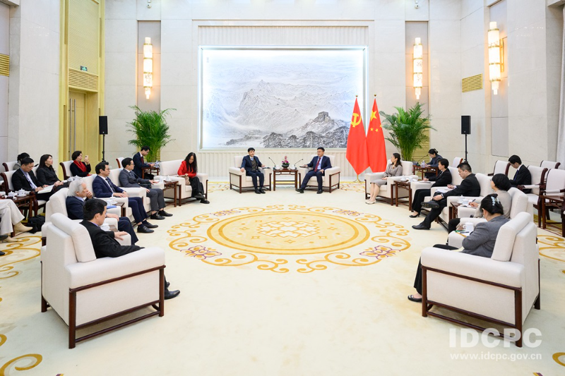 越共中央办公厅干部代表团访问中国