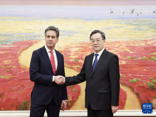 中国副总理丁薛祥会见英国能源安全和净零排放大臣 