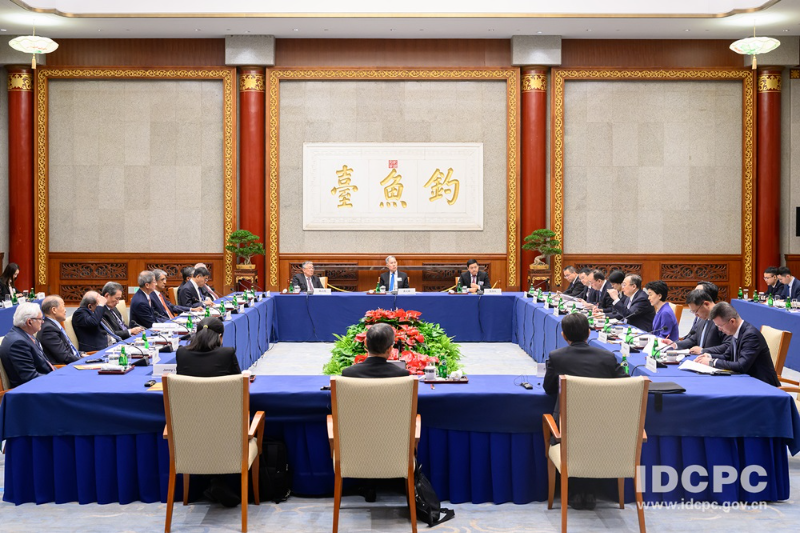 中共中央对外联络部部长刘建超同新加坡淡马锡公司董事会集体座谈交流