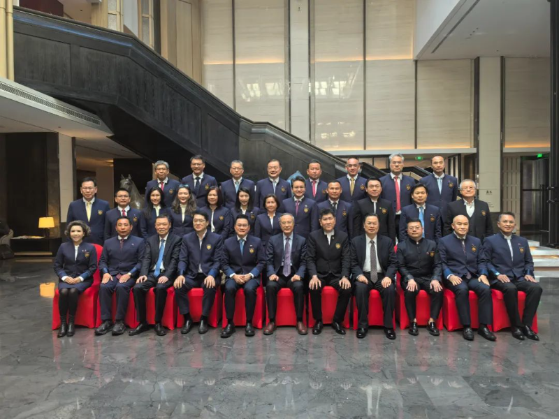 中国侨联主席万立骏会见泰国华裔精英研修班访问团