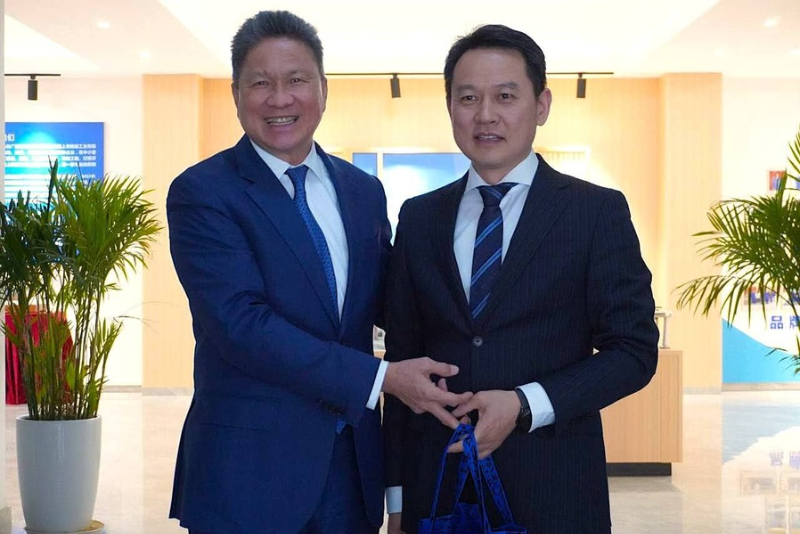柬埔寨副首相孙占托率团访问上海汉唐船务 共商投资合作新机遇