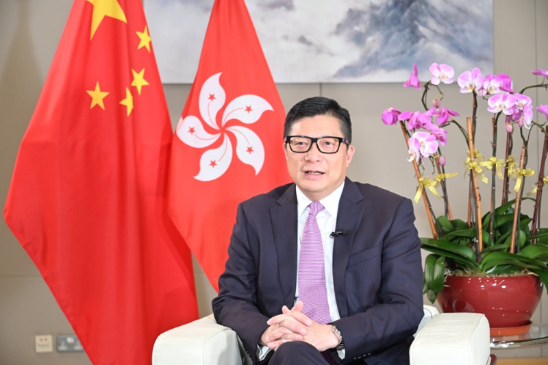 香港保安局局长邓炳强谈香港维护国安工作：违法必究，虽远必诛