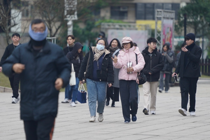 黑熊学院扬言“中国人是外国人” 呼吁延长陆配获台湾身份证年限