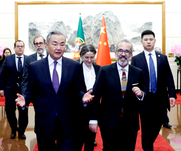 中国外长王毅同葡萄牙外长兰热尔举行中葡外长级战略对话
