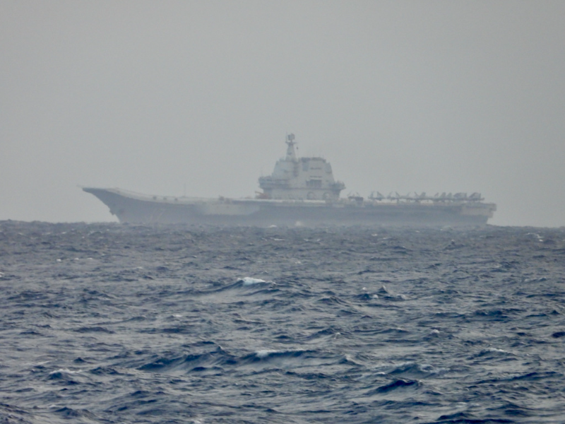解放军在“海峡雷霆-2025A”演练期间模拟打击重要港口、能源设施等目标