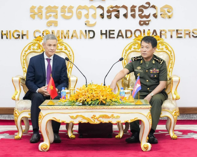 柬埔寨王家军总司令与越南驻柬大使互致新年祝福 共叙传统友谊与合作