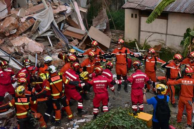 缅甸地震120小时后，中国救援队伍再救出1人！