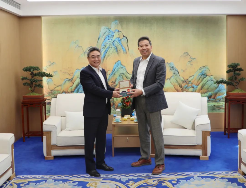 中国国家国际发展合作署署长罗照辉会见中国-东盟中心秘书长史忠俊