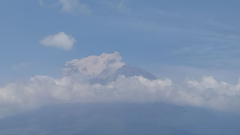 印尼塞梅鲁火山喷发五次 喷发高度最高达800米