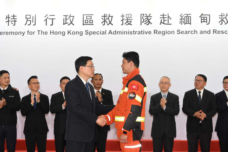 香港特区救援队完成在缅甸地震搜救任务 香港特首迎接救援队返港 