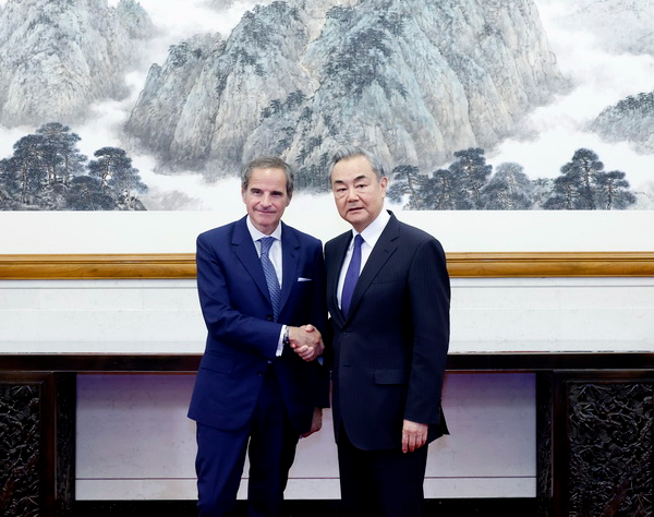 中国外长王毅：美国不能任意妄为，历史车轮不能倒退