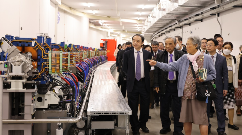 泰国公主诗琳通访问中国大科学装置高能同步辐射光源
