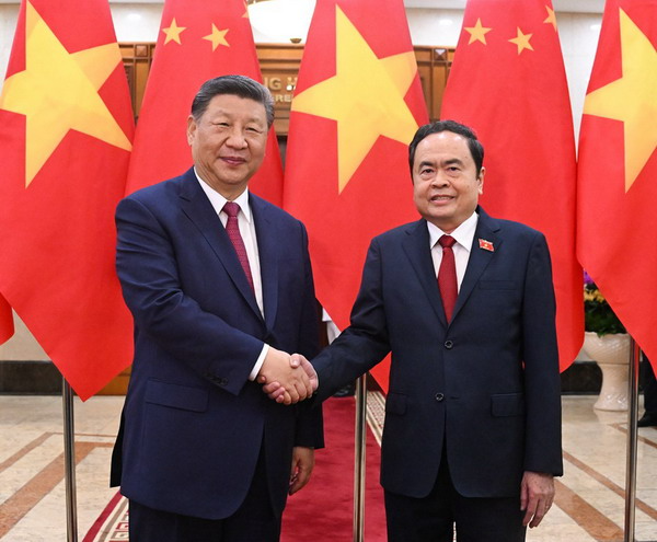 中国国家主席习近平会见越南国会主席陈青敏