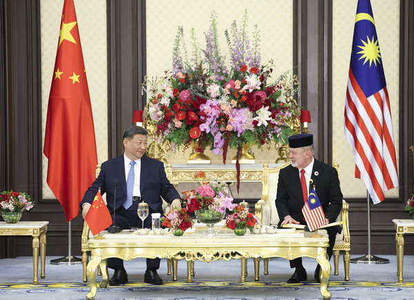 中国国家主席习近平会见马来西亚最高元首易卜拉欣