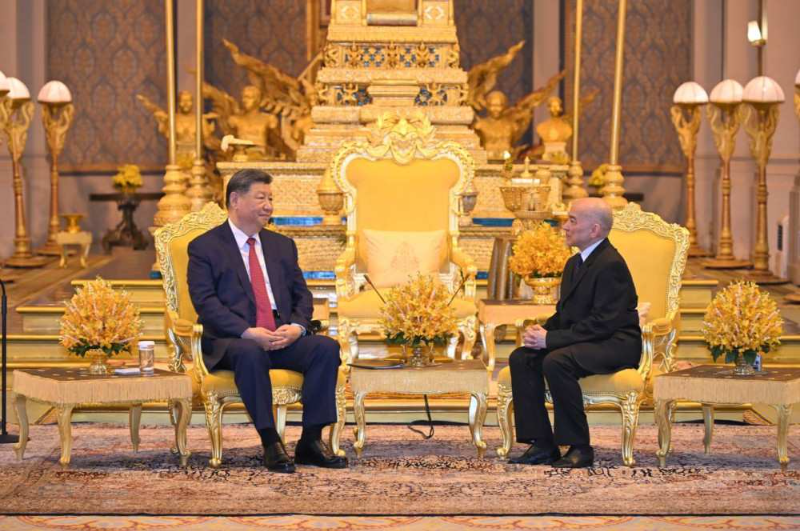 中国国家主席习近平在金边会见柬埔寨国王西哈莫尼