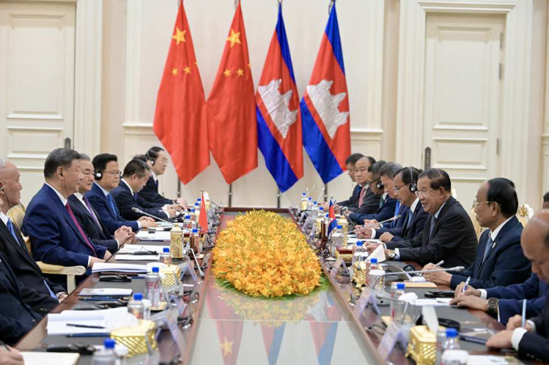 中国国家主席习近平会见柬埔寨人民党主席、参议院主席 洪森 